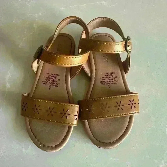 Old Navy Sandals for toddlers - Picture 1 of 3
